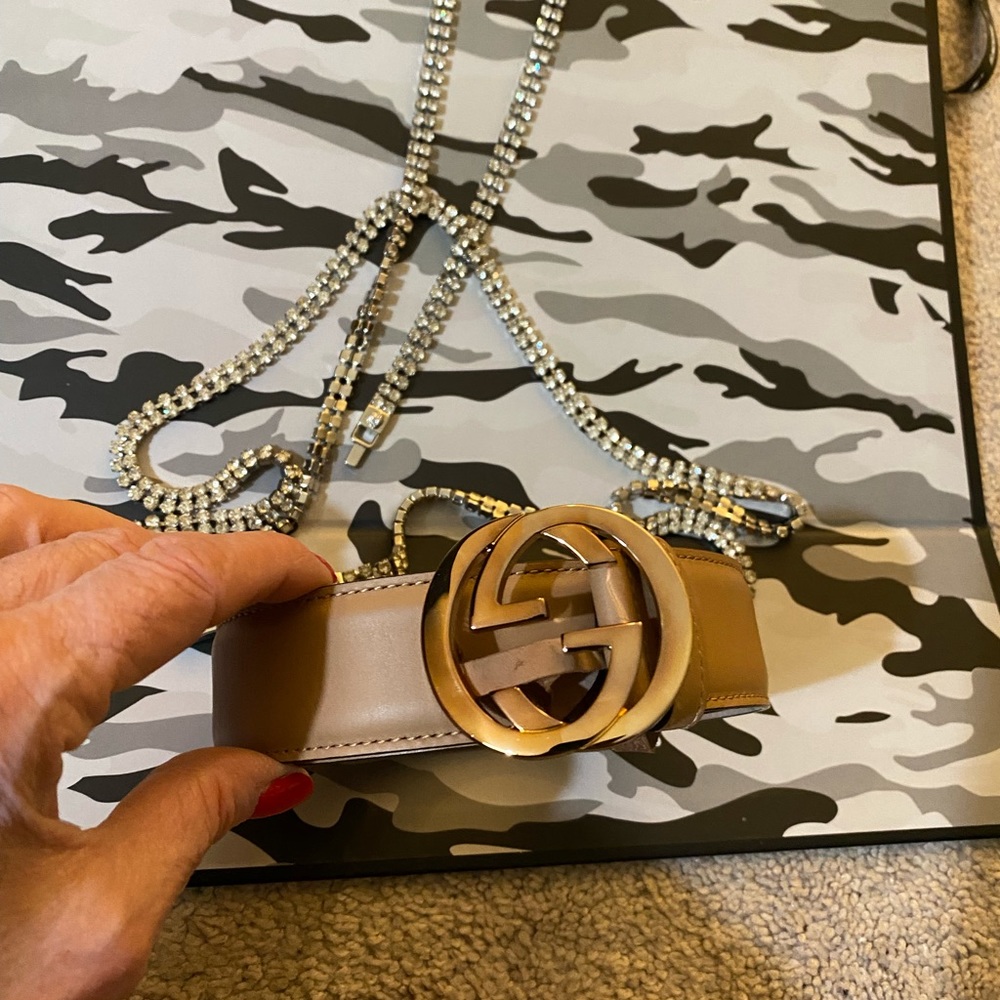 Gucci belt size 90. Pretty buckle rose gold